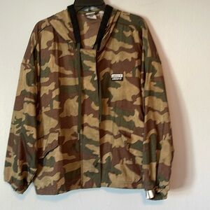 Gently used women’s xl camo hoodie zipper wind breaker